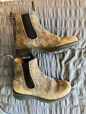 Blundstone Women’s Suede Chelsea Boots - Tan